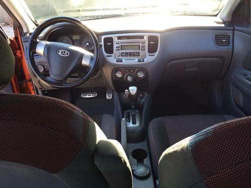 2007 Kia Rio5 SX Hatchback, image 2