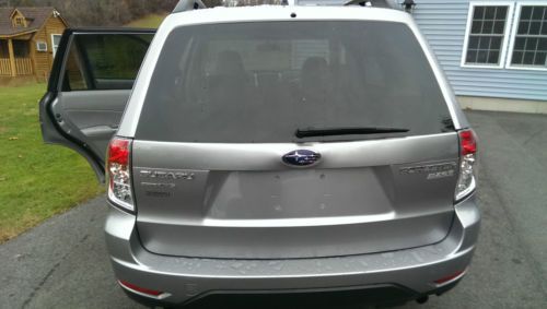 2010 Subaru Forester X Premium Wagon 4-Door 2.5L, image 5