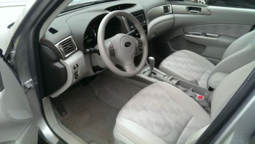 2010 Subaru Forester X Premium Wagon 4-Door 2.5L, image 6