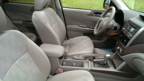 2010 Subaru Forester X Premium Wagon 4-Door 2.5L, image 10