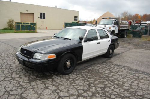 2007 ford crown victoria police interceptor sedan 4-door 4.6l former police car