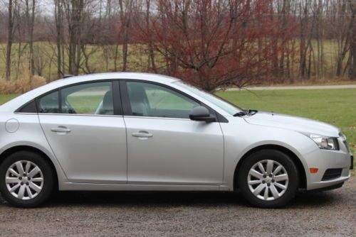 2011 chevrolet cruze ls sedan 4-door 1.8l