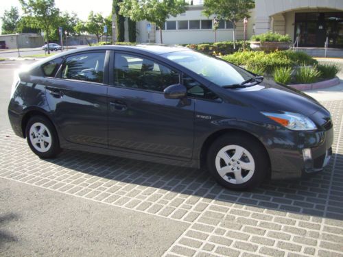 2011 toyota prius2,gray,very clean,4dr,automatic,keyless,alarm,bluetooth,hybrid.