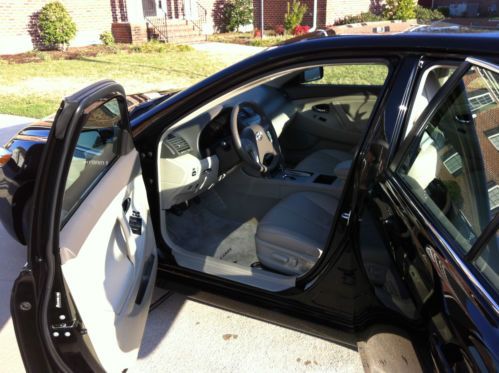 2007 Toyota Camry Hybrid Sedan--Loaded-- Below Blue Book!, image 2