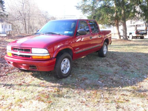 2003 chevy  s-10   4x4  pickup.... nice!!!