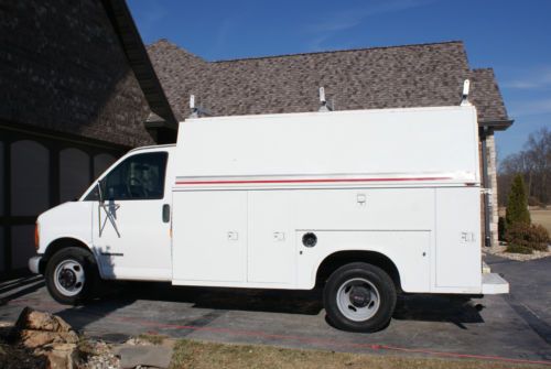 2002 gmc savanah g3500 kuv utility truck low miles