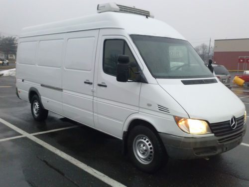 2006 dodge sprinter 2500 base standard cargo van 3-door 2.7l