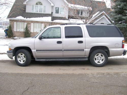 2004 chevrolet suburban - no reserve! low miles!