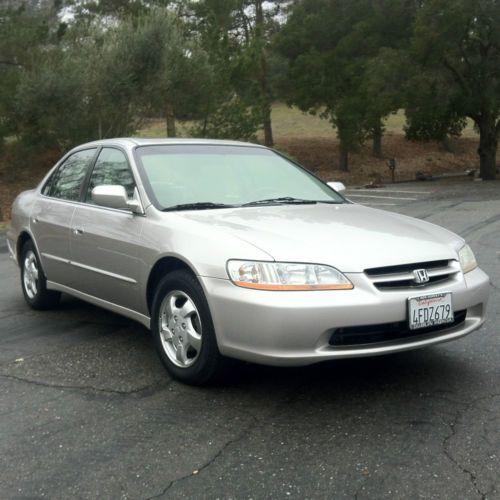 1999 honda accord ex / 4 door / 4 cylinder / automatic / low 116,500 miles