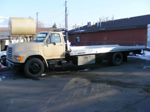 1995 f800 12v cummins w/ brand new never used 2013 jerr-dan wrecker bed