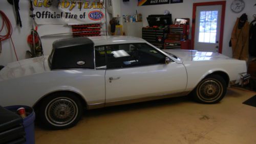 1985 buick riviera luxury coupe 2-door 5.0l