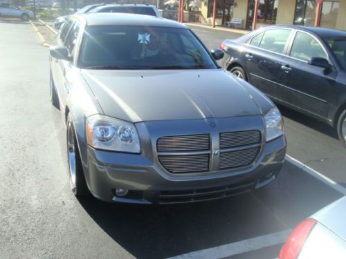 2005 dodge magnum , great conditon. dual exhaust. chip