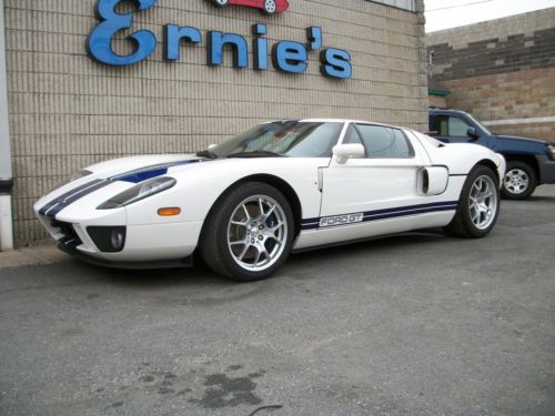 2005 ford gt supercar, white/blue stripe, 6200 miles, very nice l@@k!!!