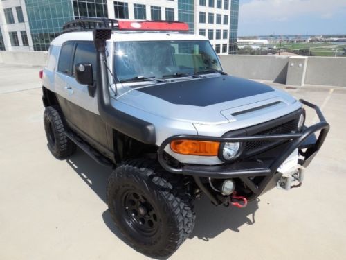 2007 toyota fj cruiser 4x4- leather-auto lift- shocks- leather- wow!