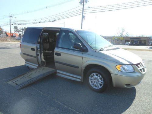 Van  wheelchair handicap dodge grand caravan 2006 side entry braun power ramp