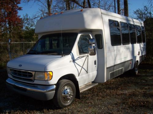 Wheelchair lift church bus 18 passenger dual ac clean carfax camp daycare van