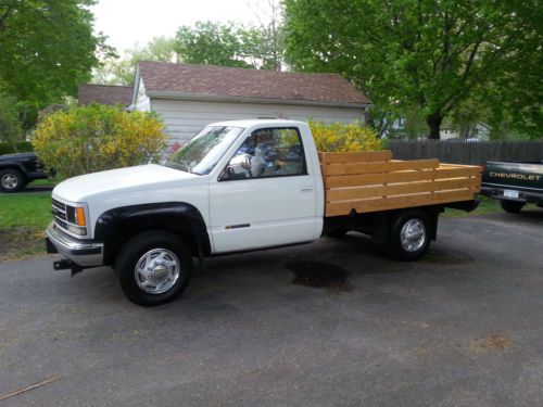 1989 chevy 3500 4x4 cheyenne  pick up truck