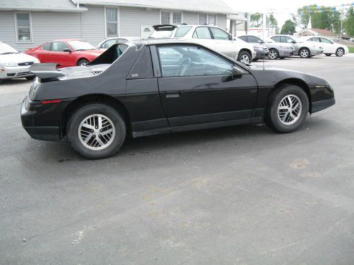 1986 pontiac fiero se coupe black 5 speed 2.8 liter v6 no reserve