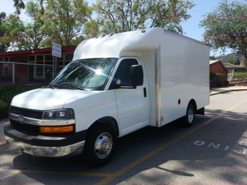 2007 chevy express super nice 12&#039; box van 21k orig miles gm warranty till 04-15