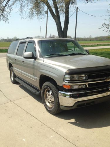 2001 chevy suburban 4wd thrid row seating runs and drives great