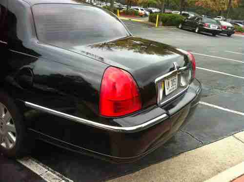 2004 Lincoln Town Car  L Series, image 2