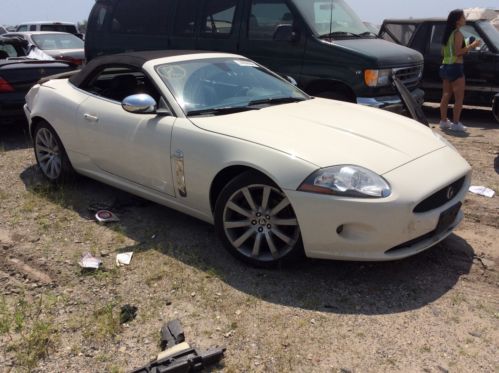 2008 Jaguar XK Base Convertible 2-Door 4.2L white runs perfect needs body work, image 4