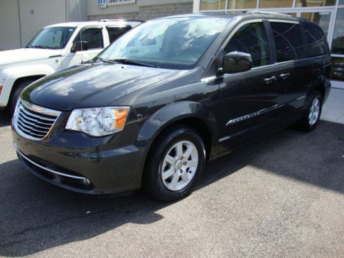 2012 chrysler town & country touring