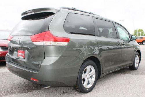 2014 toyota sienna le