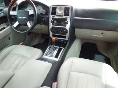 2005 chrysler 300c base