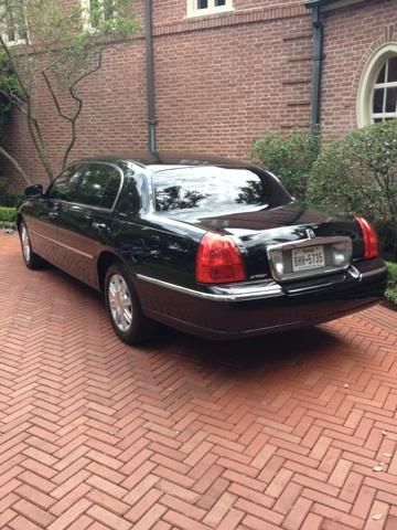 2011 lincoln town car executive l