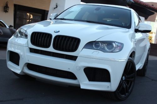 2010 x6 m, one owner, clean carfax,  dealer serviced, rare alpine white.