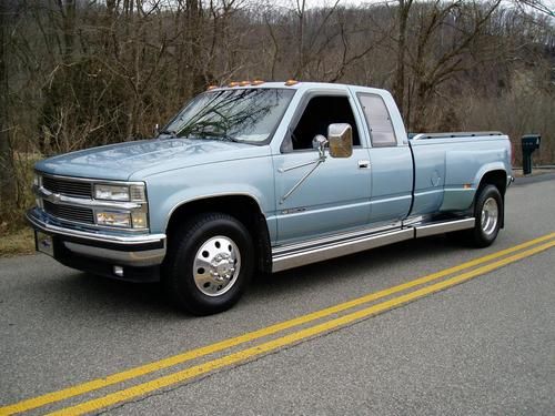 1990 chevrolet c3500 silverado.. 454. 1 owner. 43k miles.. show truck ..