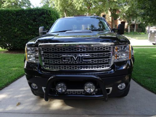 Immaculate gmc 2014 denali hd truck. 6.6 liter v8, 2500 dura max diesel