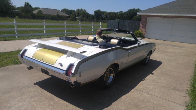 1969 Oldsmobile 442 cameo white, fire frost gold with black pin strip, US $21,400.00, image 2