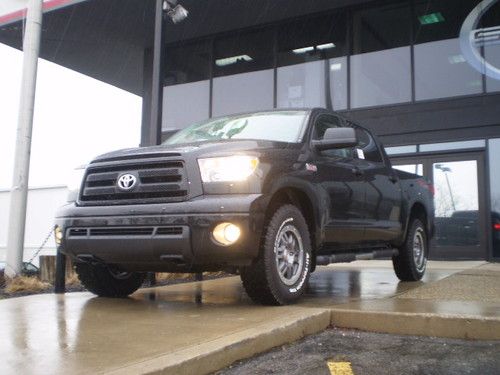 2013  nav entune sunroof bc cam save huge$$ rock warrior toyota tundra