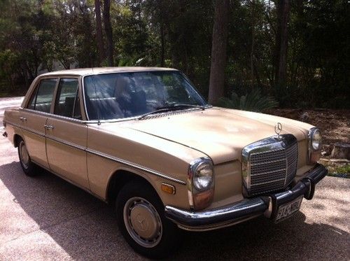 1972 mercedes benz 220 gasoline 80,xxx miles runs great + spare parts