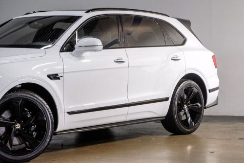 2020 Bentley Bentayga Mulliner Driving / Black Specification $224k MSRP, US $107,991.00, image 3
