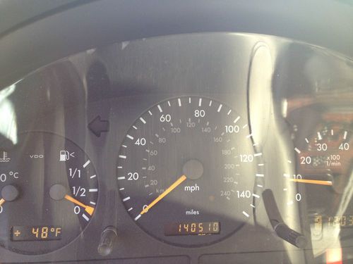 Mercedes-benz ml320, silver, 140 tousand miles, 6 sil, 3 road seat and sunnroof