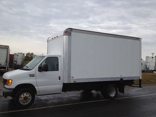 2005 ford e-450 super duty base cutaway van 2-door 6.0l