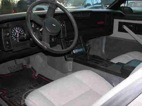 1987 Chevrolet Camaro Z28 Iroc-Z Coupe 2-Door 5.7L, image 3