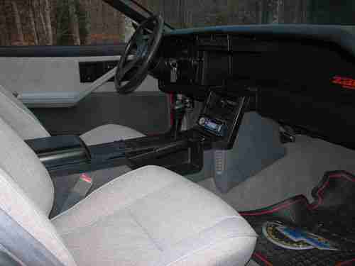 1987 Chevrolet Camaro Z28 Iroc-Z Coupe 2-Door 5.7L, image 5