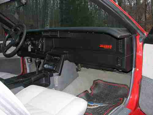 1987 Chevrolet Camaro Z28 Iroc-Z Coupe 2-Door 5.7L, image 9