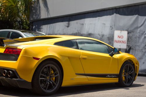 Lamborghini lp570-4 superleggera giallo midas pearl yellow
