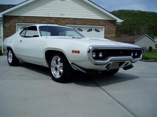 1971 plymouth road runner .63k miles. original paint. build sheet. #'s match .