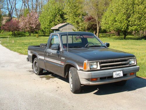 One owner low milage 1988 madza b2200 pickup