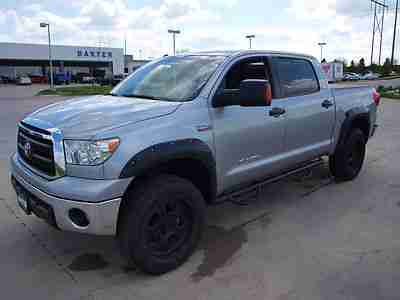 2010 TOYOTA TUNDRA 4X4 / CREWMAX / 5.7 / SR5 / CUSTOM WHEELS / TIRES / WARRANTY, US $28,595.00, image 4