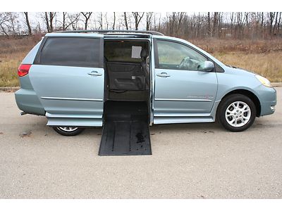 2004 toyota sienna handicap accessible wheelchair van side entry powered ramp