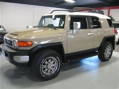 2011 toyota fj cruiser 4x4 automatic 17" chrome wheels 17700 miles one owner