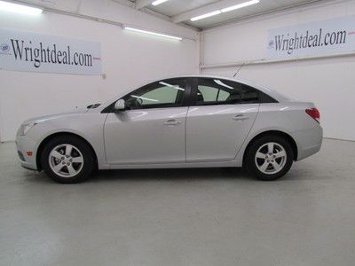 40 MPG cloth seats automatic Low miles, image 3