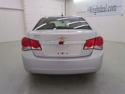 40 MPG cloth seats automatic Low miles, image 5